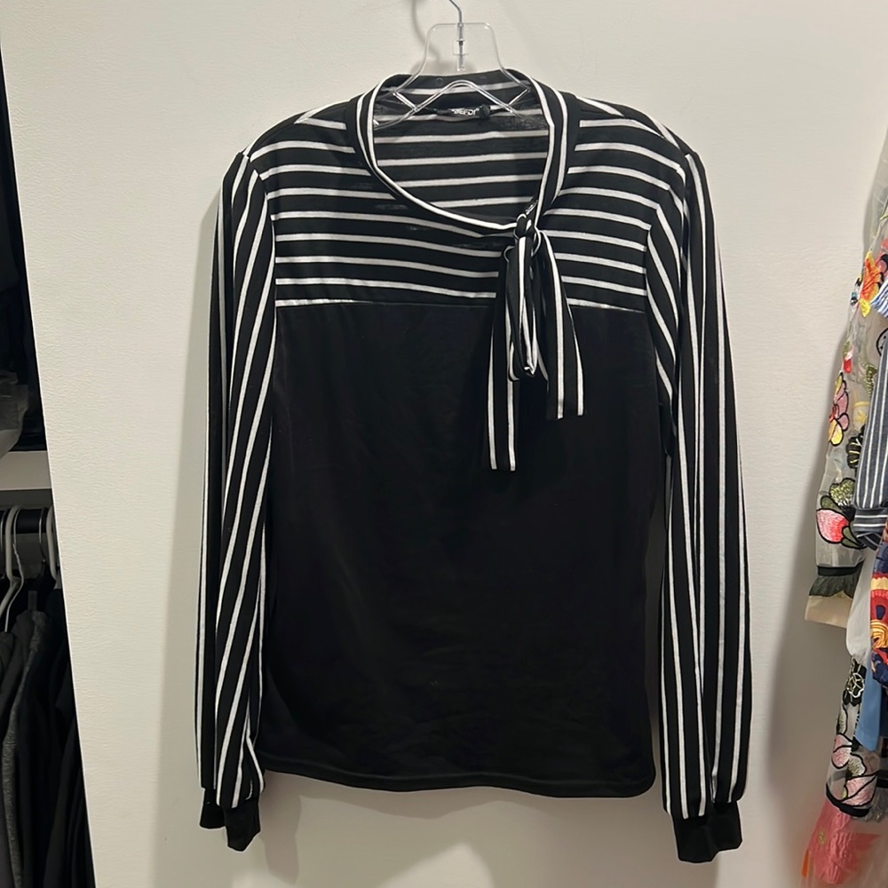 Super cute, size XL blouse! dress up or down! super classy and comfy.